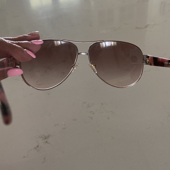 Tory Burch Rose Gold-Tone Aviator w/ Gradient Lens with case - Picture 6 of 7